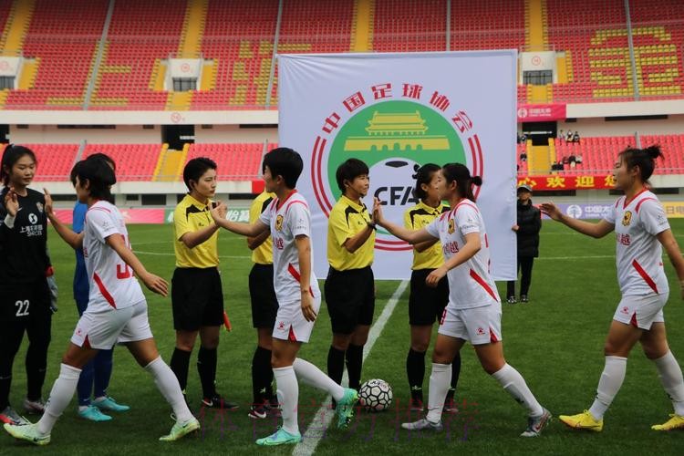 女超联赛新赛季第一阶段战罢 球迷回归为女足“绽放”打气助威